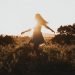 photo femme libre heureuse