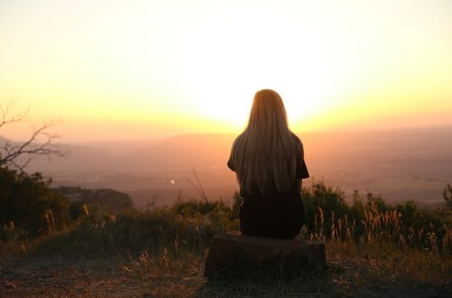 femme assise zen