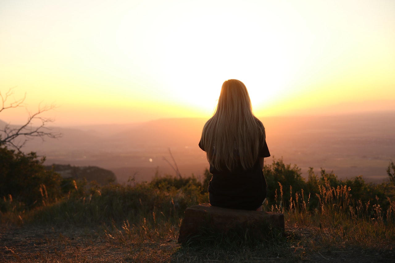 femme assise zen