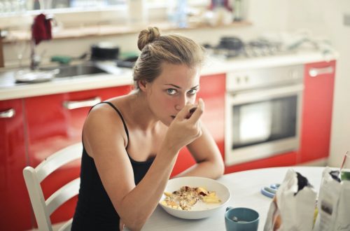femme mange nutrition régime