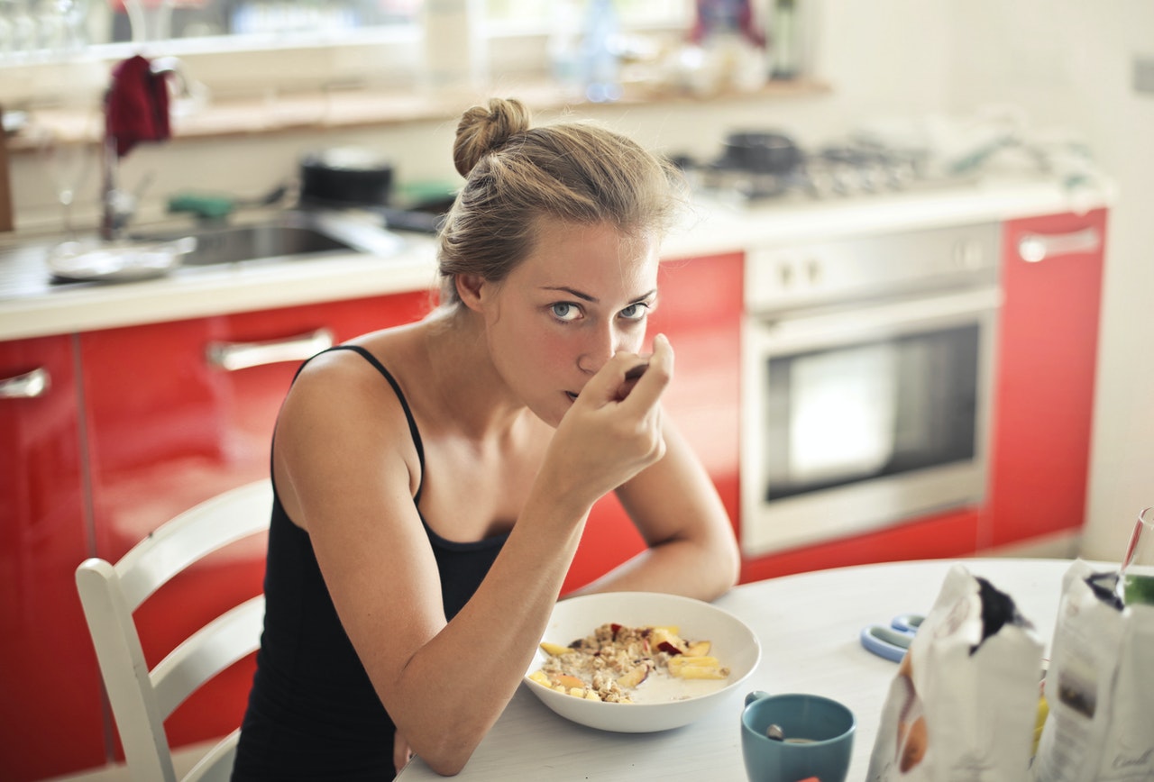 femme mange nutrition régime