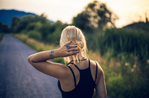 femme chemin