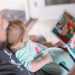 parents prend soin enfant