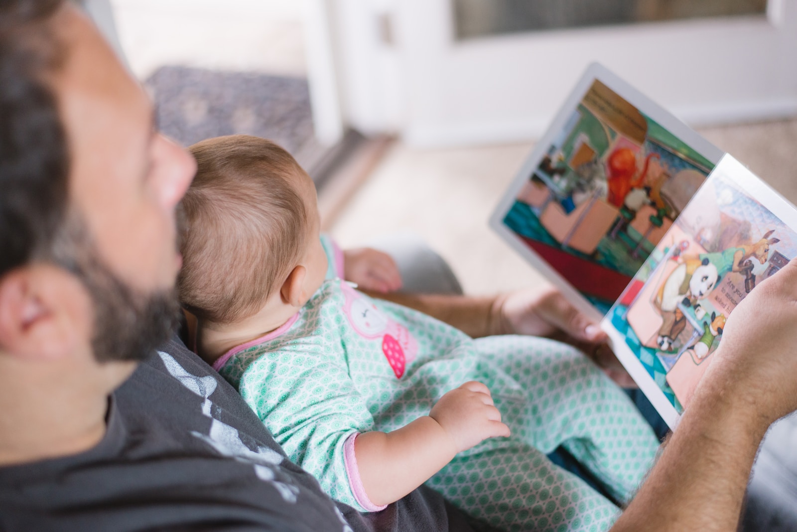 parents prend soin enfant