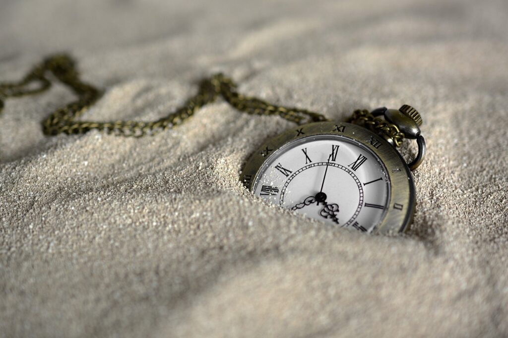 Horloge sur le sable