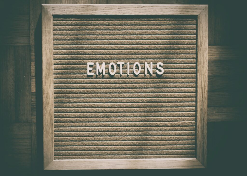 cadre avec marqué "emotions"