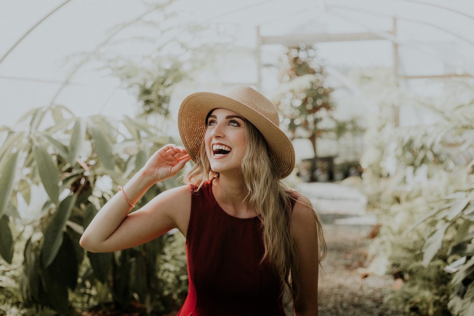 femme souriante bonheur