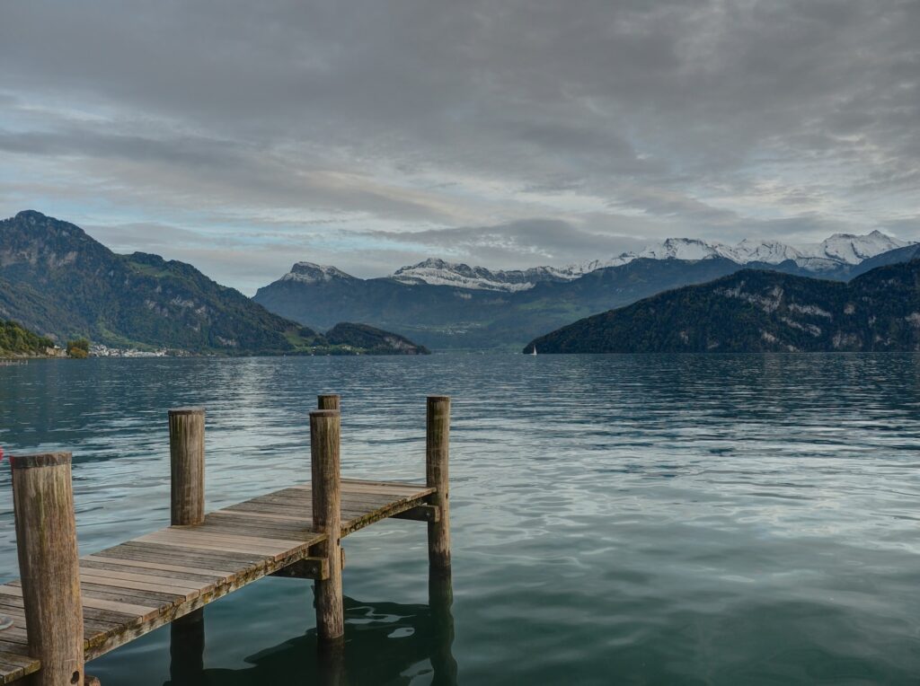 au bord du lac